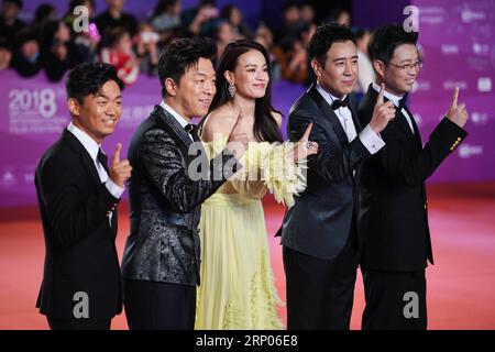 (180422) -- PECHINO, 22 aprile 2018 -- i membri del cast del film The Island posano sul Red carpet per la cerimonia di chiusura dell'ottavo Festival internazionale del cinema di Pechino (BJIFF) a Pechino, capitale della Cina, 22 aprile 2018. )(mp) CHINA-BEIJING-FILM FESTIVAL-CLOSING (CN) LiuxJunxi PUBLICATIONxNOTxINxCHN Foto Stock