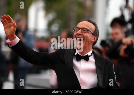 (180513) -- CANNES, 13 maggio 2018 -- l'attore italiano Roberto Benigni posa sul Red carpet per la prima del film Happy as Lazzaro (Lazzaro felice) al 71° Festival internazionale del cinema di Cannes, Francia, il 13 maggio 2018. Il 71° Festival internazionale del cinema di Cannes si tiene qui dall'8 al 19 maggio. ) FRANCIA-CANNES-FILM FESTIVAL-LAZZARO FELICE-PREMIERE LUOXHUANHUAN PUBLICATIONXNOTXINXCHN Foto Stock