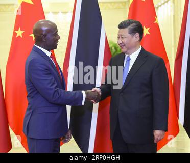 (180515) - PECHINO, 15 maggio 2018 - il presidente cinese Xi Jinping (R) incontra il primo ministro Keith Rowley di Trinidad e Tobago a Pechino, capitale della Cina, 15 maggio 2018. ) (Zyd) CHINA-BEIJING-XI JINPING-MEETING (CN) XiexHuanchi PUBLICATIONxNOTxINxCHN Foto Stock