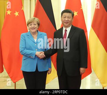 Themen der Woche KW21 Bilder des Tages (180524) -- PECHINO, 24 maggio 2018 -- il presidente cinese Xi Jinping incontra la cancelliera tedesca Angela Merkel a Pechino, capitale della Cina, 24 maggio 2018. ) (Lb) CHINA-BEIJING-GERMANY-XI JINPING-MERKEL-MEETING (CN) LiuxWeibing PUBLICATIONxNOTxINxCHN Foto Stock