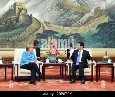 (180524) -- PECHINO, 24 maggio 2018 -- li Zhanshu, presidente del Comitato permanente del Congresso Nazionale del popolo, incontra la cancelliera tedesca Angela Merkel a Pechino, capitale della Cina, 24 maggio 2018. ) (Lb) CHINA-BEIJING-GERMANY-li ZHANSHU-MERKEL-MEETING (CN) LiuxWeibing PUBLICATIONxNOTxINxCHN Foto Stock