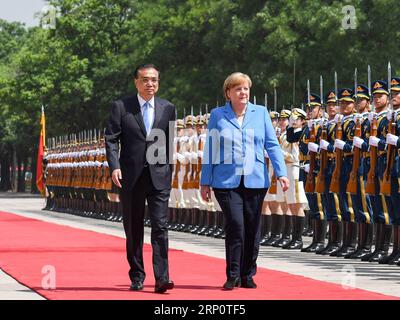 Bilder des Tages (180524) -- PECHINO, 24 maggio 2018 -- il Premier cinese li Keqiang tiene una cerimonia di benvenuto per visitare la cancelliera tedesca Angela Merkel, prima dei loro colloqui presso la grande sala del popolo, a Pechino, capitale della Cina, 24 maggio 2018. ) (Lb) CHINA-BEIJING-GERMANY-li KEQIANG-MERKEL-TALKS (CN) ChenxYehua PUBLICATIONxNOTxINxCHN Foto Stock