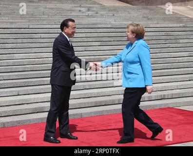 (180524) -- PECHINO, 24 maggio 2018 -- il Premier cinese li Keqiang tiene una cerimonia di benvenuto per visitare la cancelliera tedesca Angela Merkel, prima dei loro colloqui presso la grande sala del popolo, a Pechino, capitale della Cina, 24 maggio 2018. ) (Lb) CHINA-BEIJING-GERMANY-li KEQIANG-MERKEL-TALKS (CN) LiuxWeibing PUBLICATIONxNOTxINxCHN Foto Stock