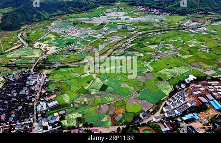 (180603) -- PECHINO, 3 giugno 2018 -- foto aerea scattata il 1° giugno 2018 mostra stagni di loto nella città di Wufu, nella provincia del Fujian della Cina sud-orientale. La città sviluppò l'economia locale combinando agricoltura e turismo. ) XINHUA FOTO SCELTE SETTIMANALI ZhangxGuojun PUBLICATIONxNOTxINxCHN Foto Stock