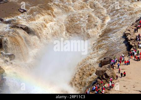 (180603) -- PECHINO, 3 giugno 2018 -- foto aerea scattata il 31 maggio 2018 mostra la cascata Hukou del fiume giallo, che si trova nella zona di confine tra la contea di Jixian nella provincia dello Shanxi della Cina settentrionale e la contea di Yichuan nella provincia dello Shaanxi della Cina nord-occidentale. XINHUA FOTO SCELTE SETTIMANALI LiuxHongda PUBLICATIONxNOTxINxCHN Foto Stock