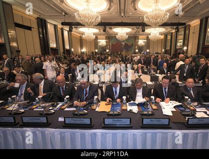 (180603) -- PECHINO, 3 giugno 2018 -- i delegati partecipano alle sessioni plenarie del diciassettesimo dialogo Shangri-la tenutosi a Singapore, il 2 giugno 2018. ) (Zcc) Xinhua titoli: Come la Cina porta pace e stabilità nell'Asia-Pacifico ThenxChihxWey PUBLICATIONxNOTxINxCHN Foto Stock