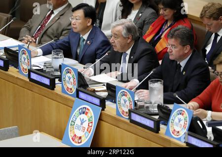 (180604) -- NAZIONI UNITE, 4 giugno 2018 -- il Segretario generale delle Nazioni Unite Antonio Guterres (C, Front) si rivolge a un'audizione della società civile sulla tubercolosi presso la sede delle Nazioni Unite a New York, il 4 giugno 2018. L'audizione di lunedì si è tenuta in preparazione del primo incontro di alto livello sulla lotta contro la TBC fissato per il 26 settembre. I capi di Stato si riuniranno all'Assemblea generale delle Nazioni Unite per l'evento. ) SOCIETÀ CIVILE delle Nazioni Unite UDITO-TUBERCOLOSI LixMuzi PUBLICATIONxNOTxINxCHN Foto Stock