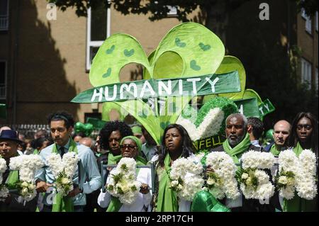 (180614) -- LONDRA, 14 giugno 2018 -- Survivor e parenti prendono parte a una marcia silenziosa a Ladbroke Grove,?West London,?Britain, 14 giugno 2018. Più di 200 sopravvissuti sono stati autorizzati di nuovo all'interno della Grenfell Tower a Londra giovedì per aiutarli a comprendere la portata del disastro, in quanto la capitale britannica ha segnato il primo anniversario dell'incendio mortale. Un totale di 223 persone sono sfuggite all'incendio un anno fa, mentre 72 sono state uccise. ) BRITAIN-LONDON-GRENFELL?TOWER-FIRE-ONE YEAR ANNIVERSARY STEPHENXCHUNG PUBLICATIONXNOTXINXCHN Foto Stock