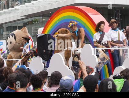 (180625) -- TORONTO, 25 giugno 2018 -- le persone prendono parte alla Toronto Pride Parade 2018 a Toronto, Canada, 24 giugno 2018. ) (Djj) CANADA-TORONTO-PRIDE PARADE ZouxZheng PUBLICATIONxNOTxINxCHN Foto Stock