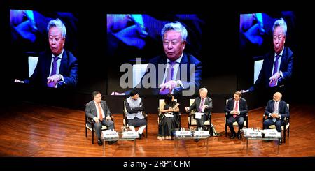 (180625) -- MUMBAI, 25 giugno 2018 -- Presidente della Asian Infrastructure Investment Bank (AIIB) Jin Liqun (3rd R) interviene alla terza riunione annuale dell'AIIB a Mumbai, India, 25 giugno 2018. Il terzo incontro annuale della Asian Infrastructure Investment Bank (AIIB) ha avuto inizio lunedì nel centro finanziario indiano di Mumbai con il tema mobilizzare i finanziamenti per le infrastrutture: Innovazione e collaborazione. )(rh) INDIA-MUMBAI-AIIB ZhangxNaijie PUBLICATIONxNOTxINxCHN Foto Stock