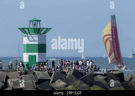 (180701) -- L'AIA, 1° luglio 2018 -- LA squadra di regata di Dongfeng salpa vicino al porto dell'Aia, Paesi Bassi, il 30 giugno 2018. Il costruttore automobilistico cinese Dongfeng Motor Corporation ha celebrato sabato a l'Aia la vittoria che il Dongfeng Race Team ha ottenuto una settimana fa nella Volvo Ocean Race 2017/18. ) (SP)PAESI BASSI-L'AIA-VOLVO OCEAN RACE-DONGFENG RICKXNEDERSTIGT PUBLICATIONXNOTXINXCHN Foto Stock