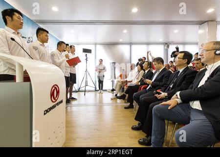 (180701) -- L'AIA, 1 luglio 2018 -- Chen Jinhao, un marinaio cinese del Dongfeng Race Team, parla a una conferenza stampa a l'Aia, nei Paesi Bassi, il 30 giugno 2018. Il costruttore automobilistico cinese Dongfeng Motor Corporation ha celebrato sabato a l'Aia la vittoria che il Dongfeng Race Team ha ottenuto una settimana fa nella Volvo Ocean Race 2017/18. ) (SP)PAESI BASSI-L'AIA-VOLVO OCEAN RACE-DONGFENG RICKXNEDERSTIGT PUBLICATIONXNOTXINXCHN Foto Stock