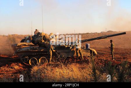 (180709) -- DARAA, 9 luglio 2018 -- Un carro armato siriano è stato visto alla periferia della città di Kharab al-Shahem, nella campagna occidentale della provincia di Daraa, nella Siria meridionale, l'8 luglio 2018. L'esercito siriano ha ampliato il suo controllo su oltre il 72% dell'intera area di Daraa nel sud della Siria, ha detto l'agenzia di stampa statale sana domenica. ) (Djj) SIRIA-DARAA-ESERCITO-CATTURA AmmarxSafarjalani PUBLICATIONxNOTxINxCHN Foto Stock