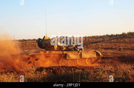 (180709) -- DARAA, 9 luglio 2018 -- Un carro armato siriano è stato visto alla periferia della città di Kharab al-Shahem, nella campagna occidentale della provincia di Daraa, nella Siria meridionale, l'8 luglio 2018. L'esercito siriano ha ampliato il suo controllo su oltre il 72% dell'intera area di Daraa nel sud della Siria, ha detto l'agenzia di stampa statale sana domenica. ) (Djj) SIRIA-DARAA-ESERCITO-CATTURA AmmarxSafarjalani PUBLICATIONxNOTxINxCHN Foto Stock