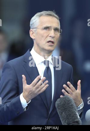 (180711) -- BRUXELLES, 11 luglio 2018 -- il Segretario generale della NATO Jens Stoltenberg parla ai media prima di un vertice della NATO a Bruxelles, in Belgio, l'11 luglio 2018. I leader della NATO si riuniscono a Bruxelles per una riunione di due giorni. )(yg) BELGIO-BRUXELLES-NATO-SUMMIT YexPingfan PUBLICATIONxNOTxINxCHN Foto Stock