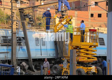 News Themen der Woche KW28 News Themen der Woche News Bilder des Tages (180711) -- CAIRO, 11 luglio 2018 -- i lavoratori della metropolitana lavorano sul sito di un incidente della metropolitana al Cairo, in Egitto, l'11 luglio 2018. Un treno della metropolitana è stato deragliato al Cairo mercoledì senza feriti, secondo il sito di notizie statale dell'Egitto Ahram Online. ) EGITTO-CAIRO-METRO-DERAGLIAMENTO AhmedxGomaa PUBLICATIONxNOTxINxCHN Foto Stock