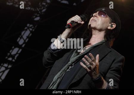 (180717) -- ATENE, 17 luglio 2018 -- foto scattata il 16 luglio 2018 mostra Klaus Meine, frontman e cantante principale della band hard rock tedesca Scorpions, sul palco del Panathenaic Stadium durante il loro concerto Once in a Lifetime ad Atene, Grecia. ) (wtc) GRECIA-ATENE-SCORPIONI-CONCERTO ChrisxKissadjekian PUBLICATIONxNOTxINxCHN Foto Stock