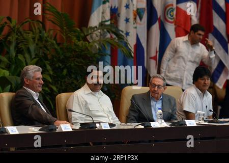 (180718) -- L'AVANA, 18 luglio 2018 -- (da L a R) il presidente cubano Miguel Diaz-Canel, il presidente venezuelano Nicolas Maduro, il primo segretario del Comitato centrale del Partito Comunista di Cuba Raul Castro e il presidente boliviano Evo Morales reagiscono durante l'ultima giornata del Forum di San Paolo, tenutosi al Palazzo delle convenzioni dell'Avana, Cuba, il 17 luglio 2018. La riunione annuale del Forum di San Paolo mira a raccogliere consenso sulle azioni future per i partiti e le organizzazioni politici di sinistra in America Latina. ) (cr) (da) (Ly) CUBA-L'AVANA-SAN PAOLO FORUM JoaquinxHernandez PUBLICATIONxNOTxINxC Foto Stock