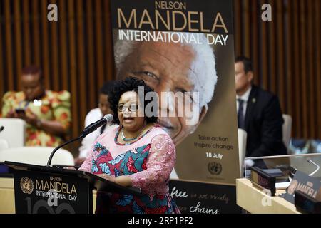 (180718) -- NAZIONI UNITE, 18 luglio 2018 -- il ministro degli affari ambientali del Sudafrica Edna Molewa parla ad un evento dell'Assemblea generale delle Nazioni Unite in occasione del Mandela Day presso la sede delle Nazioni Unite a New York, il 18 luglio 2018. Mercoledì il Segretario generale delle Nazioni Unite Antonio Guterres ha invitato il mondo a trarre ispirazione dall'ex presidente sudafricano Nelson Mandela per costruire un futuro migliore. Il Mandela Day, o Nelson Mandela International Day, è una giornata internazionale annuale in onore di Nelson Mandela, celebrata il 18 luglio, il suo compleanno. Quest'anno segna il centenario del bi di Mandela Foto Stock