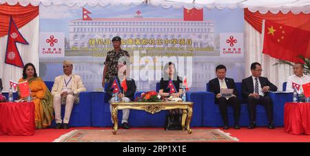 (180803) -- KATHMANDU, 3 agosto 2018 -- il ministro nepalese dell'istruzione, della scienza e della tecnologia Giriraj mani Pokhrel (3rd L) e l'ambasciatore cinese Yu Hong (4th R) partecipano alla cerimonia del progetto di ricostruzione della storica Durbar High School (Bhanu Secondary School) a Ranipokhari, Kantipath a Kathmandu, Nepal, 3 agosto 2018. ) (dh) NEPAL-KATHMANDU-CERIMONIA-RICOSTRUZIONE SunilxSharma PUBLICATIONxNOTxINxCHN Foto Stock