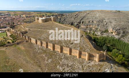 Vista sul bellissimo castello di Berlanga de Duero nella provincia di Soria, Spagna Foto Stock