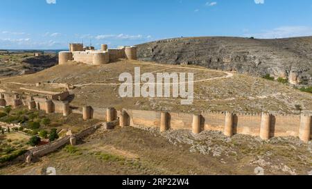 Vista sul bellissimo castello di Berlanga de Duero nella provincia di Soria, Spagna Foto Stock