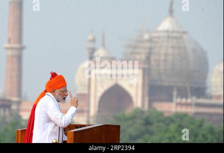 (180815) -- NUOVA DELHI, 15 agosto 2018 -- il primo ministro indiano Narendra modi si rivolge al 72 ° giorno dell'indipendenza del paese a nuova Delhi, India, 15 agosto 2018. ) INDIA-NUOVA DELHI-GIORNO DELL'INDIPENDENZA ParthaxSarkar PUBLICATIONxNOTxINxCHN Foto Stock