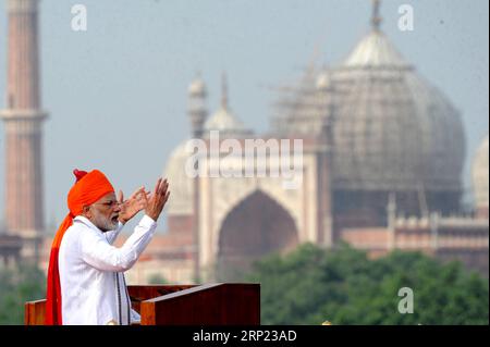 (180815) -- NUOVA DELHI, 15 agosto 2018 -- il primo ministro indiano Narendra modi si rivolge al 72 ° giorno dell'indipendenza del paese a nuova Delhi, India, 15 agosto 2018. ) INDIA-NUOVA DELHI-GIORNO DELL'INDIPENDENZA ParthaxSarkar PUBLICATIONxNOTxINxCHN Foto Stock