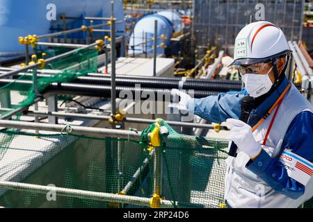 Futaba, Giappone. 3 settembre 2023. Matsuo Keisuke, ufficiale della TEPCO, guida i media stranieri attraverso le ALPI, gli impianti di diluizione/scarico dell'acqua trattata e gli impianti correlati della centrale nucleare di Fukushima Daiichi nel Giappone nordorientale. Una visita stampa guidata dal personale della TEPCO ha spiegato il processo di diluizione e monitoraggio delle acque reflue radioattive trattate prima del rilascio in mare dalla centrale elettrica, gestita dalla Tokyo Electric Power Company (immagine di credito: © Rodrigo Reyes Marin/ZUMA Press Wire) SOLO PER USO EDITORIALE! Non per USO commerciale! Foto Stock