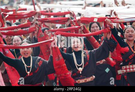 (180817) -- RANGTANG, 17 agosto 2018 -- persone del gruppo etnico tibetano celebrano il Rangbala Festival nella contea di Rangtang, nella provincia del Sichuan della Cina sud-occidentale, 17 agosto 2018. Il Rangbala Festival ha aperto qui venerdì e durerà fino al 19 agosto. ) (Zwx) CHINA-SICHUAN-RANGTANG-RANGBALA FESTIVAL (CN) JiangxHongjing PUBLICATIONxNOTxINxCHN Foto Stock