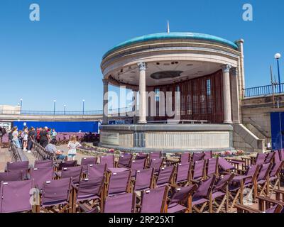 Eastbourne Bandstand on Grand Parade, Eastbourne, East Sussex, Regno Unito. Foto Stock