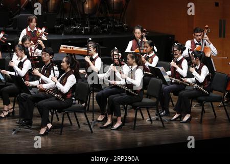 (180825) -- ANNANDALE-ON-HUDSON, 25 agosto 2018 -- Bard Youth Chinese Orchestra si esibisce al Bard College, Annandale-on-Hudson, New York, Stati Uniti, 24 agosto, 2018. la Bard Youth Chinese Orchestra, con giovani artisti di talento di strumenti tradizionali cinesi, ha fatto il suo debutto con un concerto venerdì al Bard College, circa 150 km a nord di New York. ) (wtc) U.S.-NEW YORK-ANNANDALE-ON-HUDSON-CHINESE ORCHESTRA LixMuzi PUBLICATIONxNOTxINxCHN Foto Stock