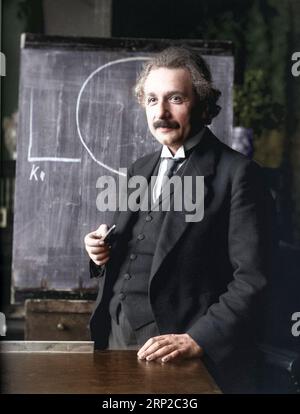 Albert Einstein durante una conferenza a Vienna nel 1921 Foto Stock