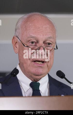 (180830) -- GINEVRA, 30 agosto 2018 -- inviato speciale delle Nazioni Unite per la Siria Staffan de Mistura parla con un gruppo di giornalisti a Ginevra, Svizzera, 30 agosto 2018. Staffan de Mistura giovedì ha chiamato le parti della guerra in Siria per facilitare un corridoio umanitario credibile per consentire alla popolazione civile dell'area di Idlib di evacuare temporaneamente in luoghi più sicuri. SVIZZERA-GINEVRA-SIRIA-STAFFAN DE MISTURA XUXJINQUAN PUBLICATIONXNOTXINXCHN Foto Stock