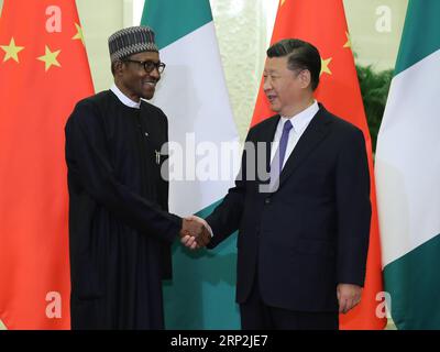 (180905) -- PECHINO, 5 settembre 2018 -- il presidente cinese Xi Jinping (R) incontra il presidente nigeriano Muhammadu Buhari nella grande sala del popolo di Pechino, capitale della Cina, 5 settembre 2018. )(mp) CHINA-BEIJING-XI JINPING-NIGERIAN PRESIDENT-MEETING (CN) DingxLin PUBLICATIONxNOTxINxCHN Foto Stock