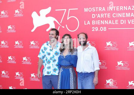 (180905) -- VENEZIA, 5 settembre 2018 -- l'attore Phil Burgers, l'attrice Natalia Lopez e il regista Carlos Reygadas (da L a R) assistono al photocall di Nuestro Tiempo durante la 75 Mostra Internazionale d'Arte cinematografica di Venezia presso sala Casino, Venezia, 5 settembre 2018. )(dh) ITALY-VENICE-FILM-FESTIVAL-NUESTRO TIEMPO ChengxTingting PUBLICATIONxNOTxINxCHN Foto Stock