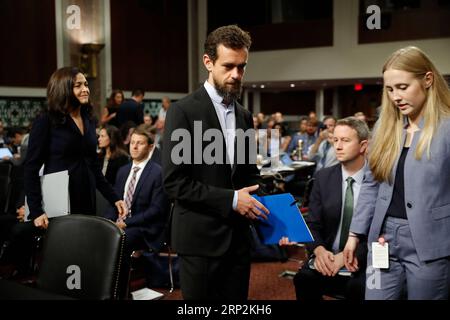 (180906) -- WASHINGTON D.C., 6 settembre 2018 -- il CEO di Twitter Jack Dorsey (C) arriva a testimoniare davanti al Senate Intelligence Committee di Capitol Hill a Washington D.C., negli Stati Uniti, il 5 settembre 2018. ) U.S.-WASHINGTON D.C.-TWITTER-CEO-HEARING TINGXSHEN PUBLICATIONXNOTXINXCHN Foto Stock