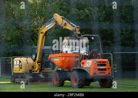 Ascot, Regno Unito. 3 settembre 2023. La settimana scorsa è stato annunciato che alcune scuole, ospedali ed edifici pubblici potrebbero dover chiudere se sono stati costruiti utilizzando cemento cellulare autoclavato rinforzato (RAAC), poiché vi è il rischio che gli edifici possano crollare. La St Francis Catholic Primary School (nella foto) di Ascot, Berkshire, è una delle scuole colpite dalla RAAC. Alcuni degli edifici scolastici, tra cui le classi Key Stage Two, la cucina e la sala, non possono essere utilizzati nella scuola a causa della presenza della RAAC. La scuola sta lavorando con il Dipartimento dell'istruzione per trovare l'alternativa A. Foto Stock