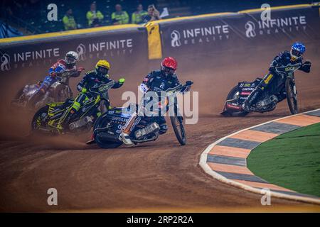 Kim Nilsson (233) (Rosso) guida Maciej Janowski (71) (Blu), Martin Vaculik (54) (giallo) e Dan Bewley (99) (bianco) durante il FIM Speedway Grand Prix di Gran Bretagna al Principality Stadium di Cardiff sabato 2 settembre 2023. (Foto: Ian Charles | mi News) Foto Stock