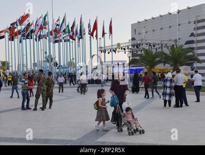 (180909) -- DAMASCO, 9 settembre 2018 -- i siriani visitano la Fiera internazionale di Damasco fuori Damasco, Siria, il 9 settembre 2018. La 60a Fiera Internazionale di Damasco è iniziata il 6 settembre, mentre il governo sta promuovendo opportunità di investimento in Siria in una situazione di sicurezza migliorata. SIRIA-DAMASCO-FIERA INTERNAZIONALE AmmarxSafarjalani PUBLICATIONxNOTxINxCHN Foto Stock