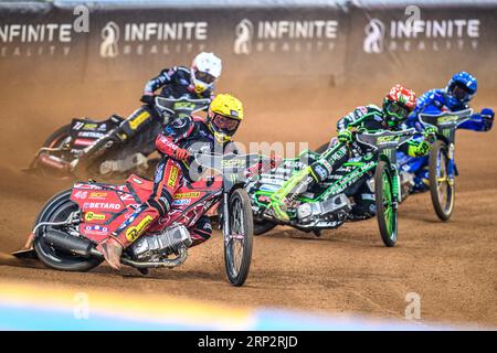 Max Fricke (46) (giallo) guida Maciej Janowski (71) (bianco) Patryk Dudek (692) (Rosso) e Jason Doyle (69) (Blu) durante il FIM Speedway Grand Prix di Gran Bretagna al Principality Stadium di Cardiff sabato 2 settembre 2023. (Foto: Ian Charles | mi News) crediti: MI News & Sport /Alamy Live News Foto Stock