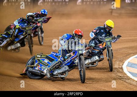 Jack Holder (25) (rosso) guida Kim Nilsson (233) (giallo) Jason Doyle (69) (bianco) e Max Fricke (46) (blu) durante il FIM Speedway Grand Prix di Gran Bretagna al Principality Stadium di Cardiff sabato 2 settembre 2023. (Foto: Ian Charles | mi News) crediti: MI News & Sport /Alamy Live News Foto Stock