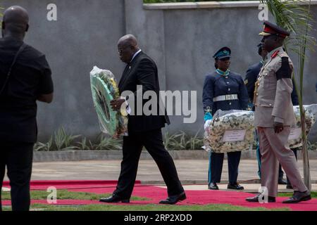 (180913) -- ACCRA, 13 settembre 2018 -- il presidente ghanese Nana Akufo-Addo (2nd L) pone una corona per l'ex segretario generale delle Nazioni Unite Kofi Annan durante i funerali di Stato di Annan ad Accra, Ghana, il 13 settembre 2018. Alcuni leader africani e mondiali si sono Uniti qui giovedì al presidente ghanese Nana Akufo-Addo per salutare l'ex Segretario generale delle Nazioni Unite Kofi Annan, deceduto in Svizzera il 18 agosto. ) GHANA-ACCRA-KOFI ANNAN-FUNERALE DI STATO FREDXBONSU PUBLICATIONXNOTXINXCHN Foto Stock