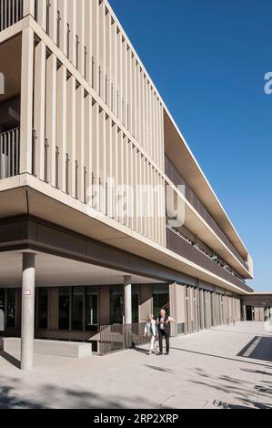 Scuola elementare, nuovo edificio, missione didattica, educazione per bambini, edificio moderno e spazioso, Monaco Foto Stock