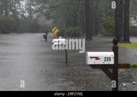 (180915) -- WASHINGTON, 15 settembre 2018 -- diverse cassette postali si trovano nell'acqua nella città di River Bend, North Carolina, Stati Uniti, il 14 settembre 2018. Almeno cinque persone sono state uccise finora dopo l'uragano Florence che è stato declassato venerdì pomeriggio a una tempesta tropicale con venti di 70 mph (110 km/h) lungo la costa orientale degli Stati Uniti. (yy) U.S.-EAST COAST-HURRICANE FLORENCE-AFTERMATH LiuxJie PUBLICATIONxNOTxINxCHN Foto Stock