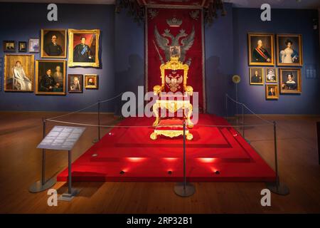 Trono Imperiale al Museo Nazionale della Finlandia - Helsinki, Finlandia Foto Stock