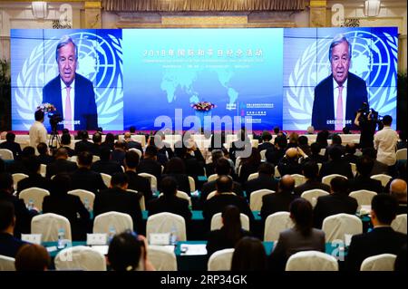 (180919) -- NANCHINO, 19 settembre 2018 -- Un video di congratulazioni del Segretario generale delle Nazioni Unite Antonio Guterres è mostrato alla cerimonia di apertura di un evento commemorativo per la giornata internazionale della pace 2018 tenutasi a Nanchino, nella provincia di Jiangsu, 19 settembre 2018. ) (lmm) CINA-NANCHINO-GIORNATA INTERNAZIONALE DI COMMEMORAZIONE DELLA PACE (CN) LixXiang PUBLICATIONxNOTxINxCHN Foto Stock