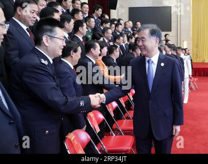 (180919) -- YINCHUAN, 19 settembre 2018 -- Wang Yang, membro del comitato permanente dell'Ufficio politico del Comitato centrale del Partito Comunista Cinese (PCC) e presidente del Comitato nazionale della Conferenza politica consultiva del popolo cinese (CPPCC), incontri con i funzionari degli affari politici e legali a Yinchuan, regione autonoma di Ningxia Hui, Cina nord-occidentale, 19 settembre 2018. )(mp) CHINA-NINGXIA-YINCHUAN-WANG YANG-60TH ANNIVERSARY (CN) LiuxWeibing PUBLICATIONxNOTxINxCHN Foto Stock