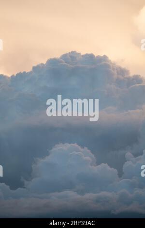 Cieli spettacolari su Bridgnorth, Shropshire, Inghilterra Foto Stock