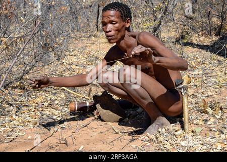 San man che costruisce un arco Foto Stock